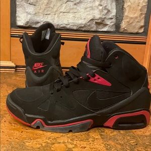 Nike air men’s sneakers size 11 black with red